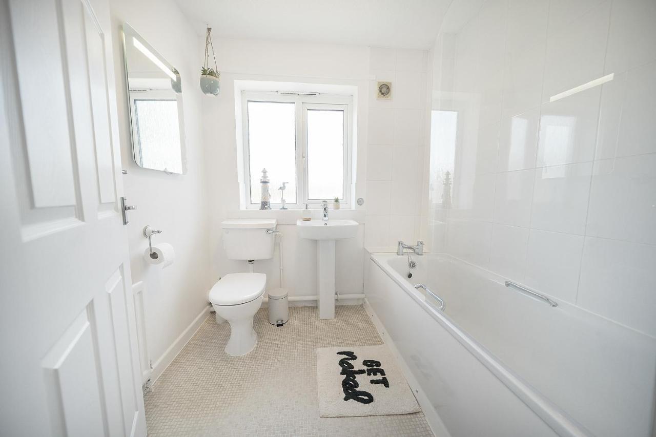 Stylish 3 Bed House, Large Garden, Parking, Wifi - Esho Stays Coventry Exterior photo