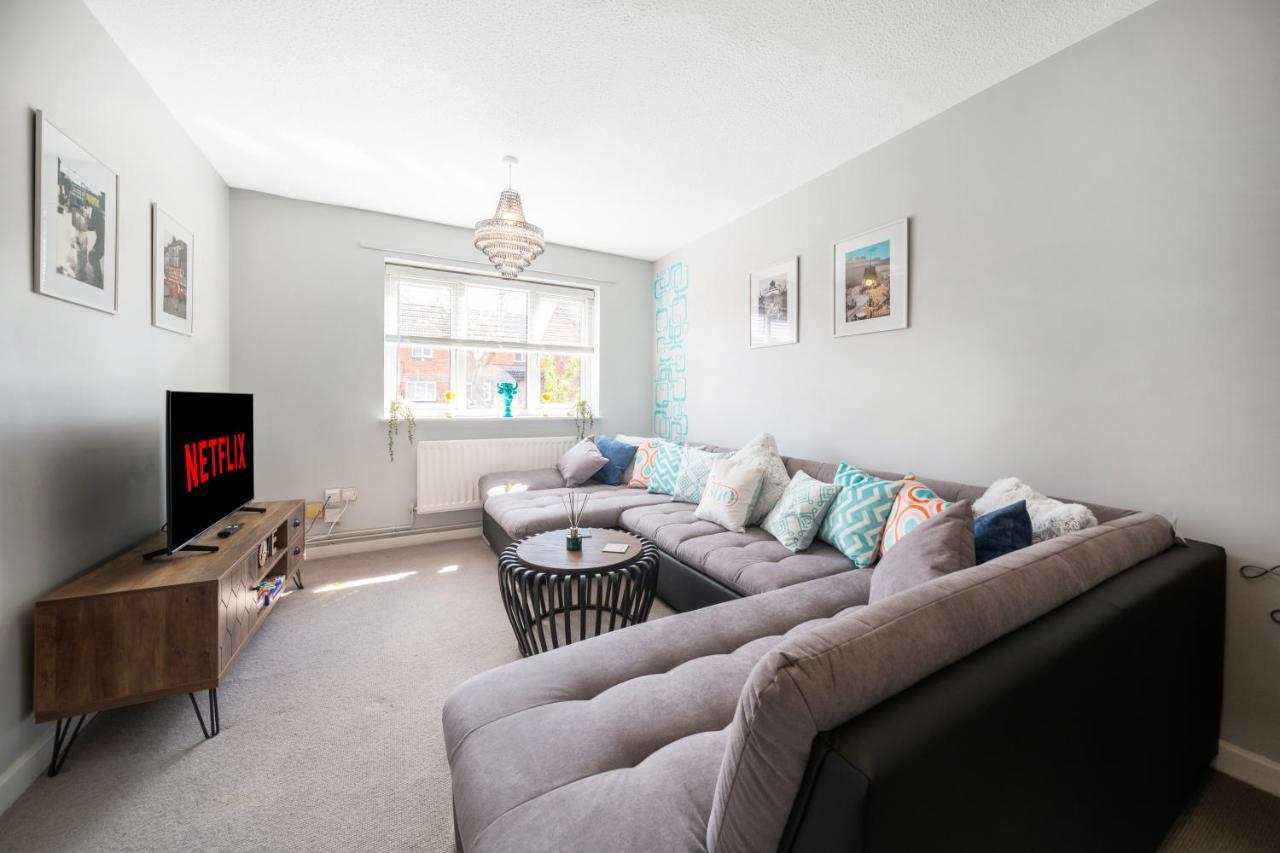 Stylish 3 Bed House, Large Garden, Parking, Wifi - Esho Stays Coventry Exterior photo